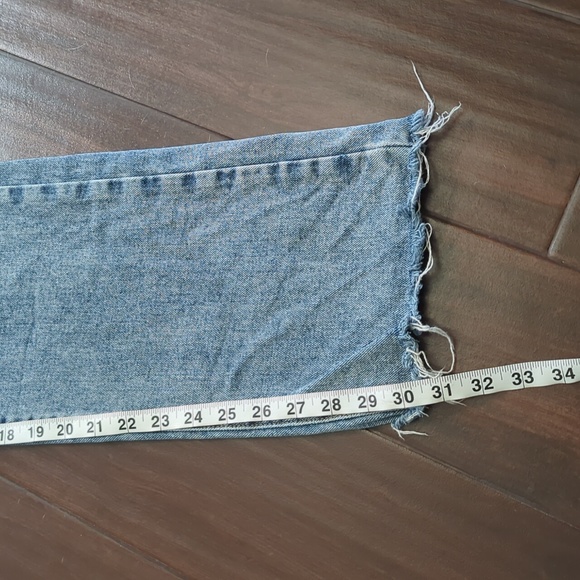 Pretty Little Thing High Waisted Ripped Jeans - Picture 5 of 8